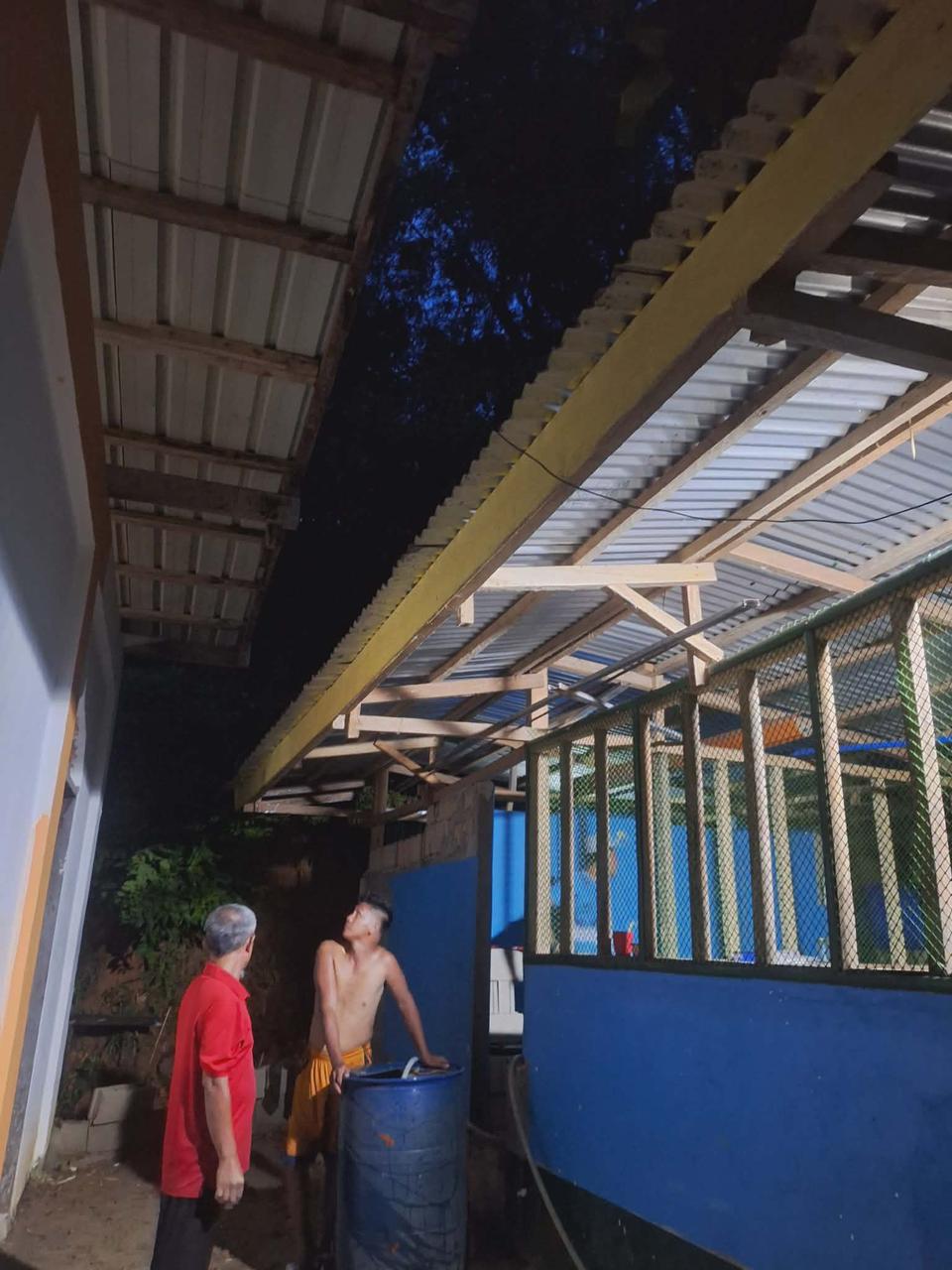 SAT-237	- Renovation d'un centre communautaire (toit) - Philipines, Linapacan