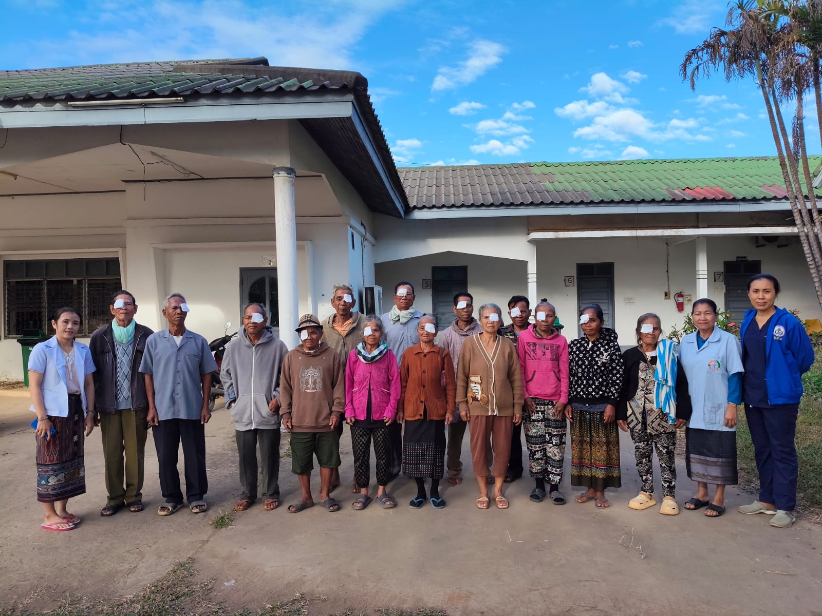 SAT-235	- Opération de la cataracte - Laos, Nhong Khiaw
