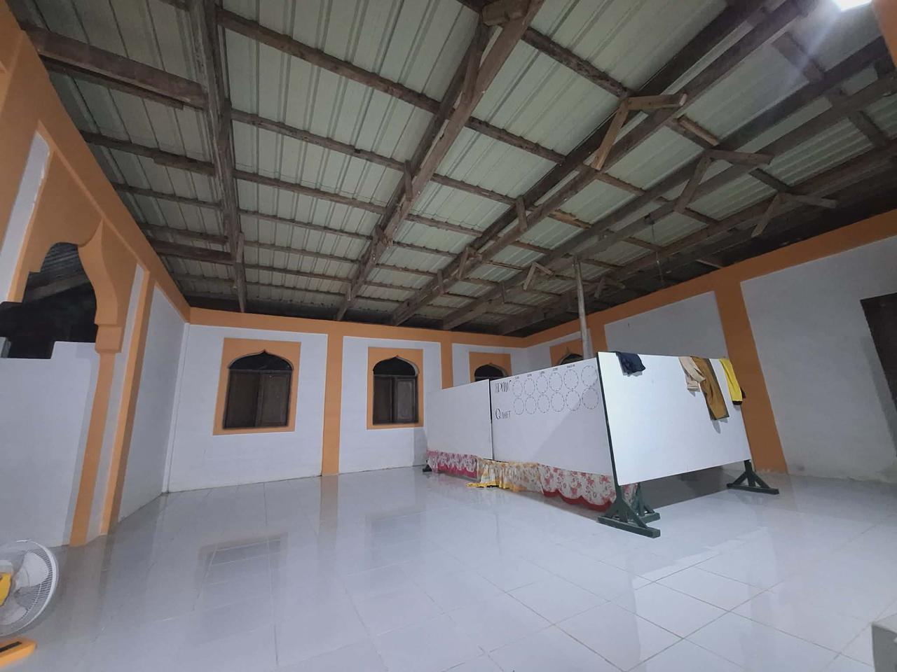 SAT-237	- Renovation d'un centre communautaire (toit) - Philipines, Linapacan