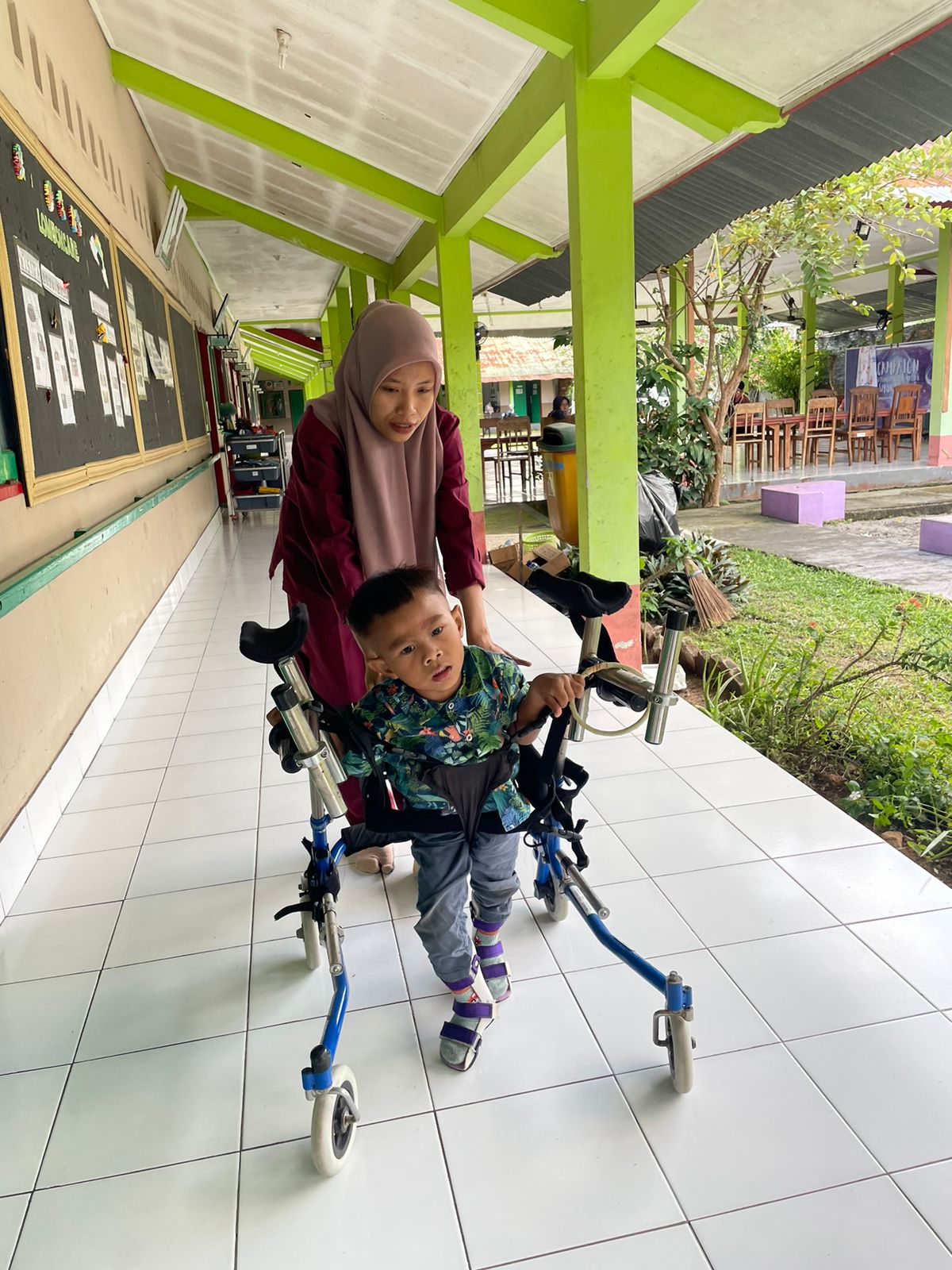 SAT-130 - Aide à Gofran – Teluk Kombal, Indonésie